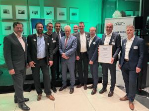 Foto © Die Spitzenvertreter der Deutschen Holzwirtschaft mit Bundeslandwirtschaftsminister Alois Rainer